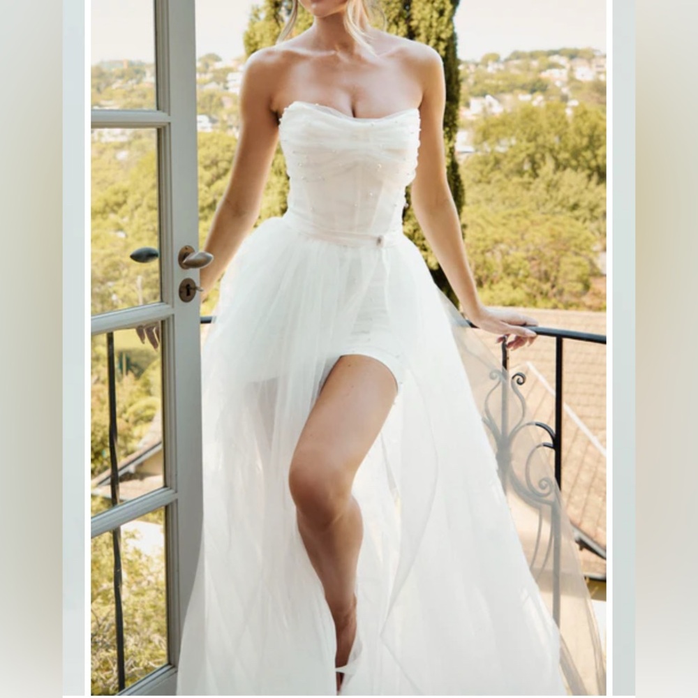 Showpo NWT Elegant White Strapless bridal Dress